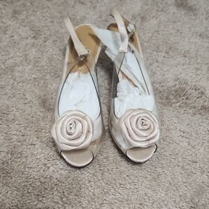 J.Renee 7 W Beige Floral Clear Fancy Heels